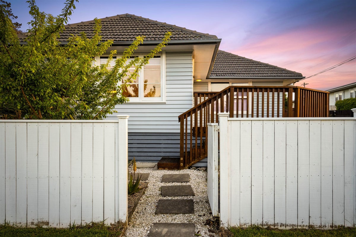 24B Ribblesdale Road, Henderson, Auckland - Carousel 1