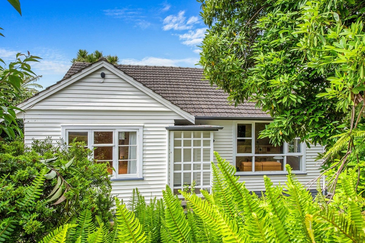 1 Flynn Road, Hillcrest, Hamilton - Carousel 1