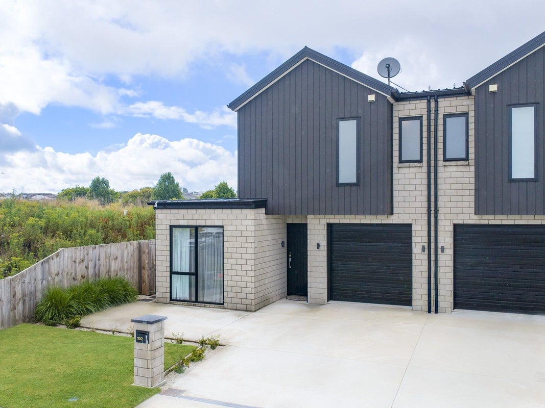 2/10 Bourn Heath Drive, Rototuna North, Hamilton - Carousel 1
