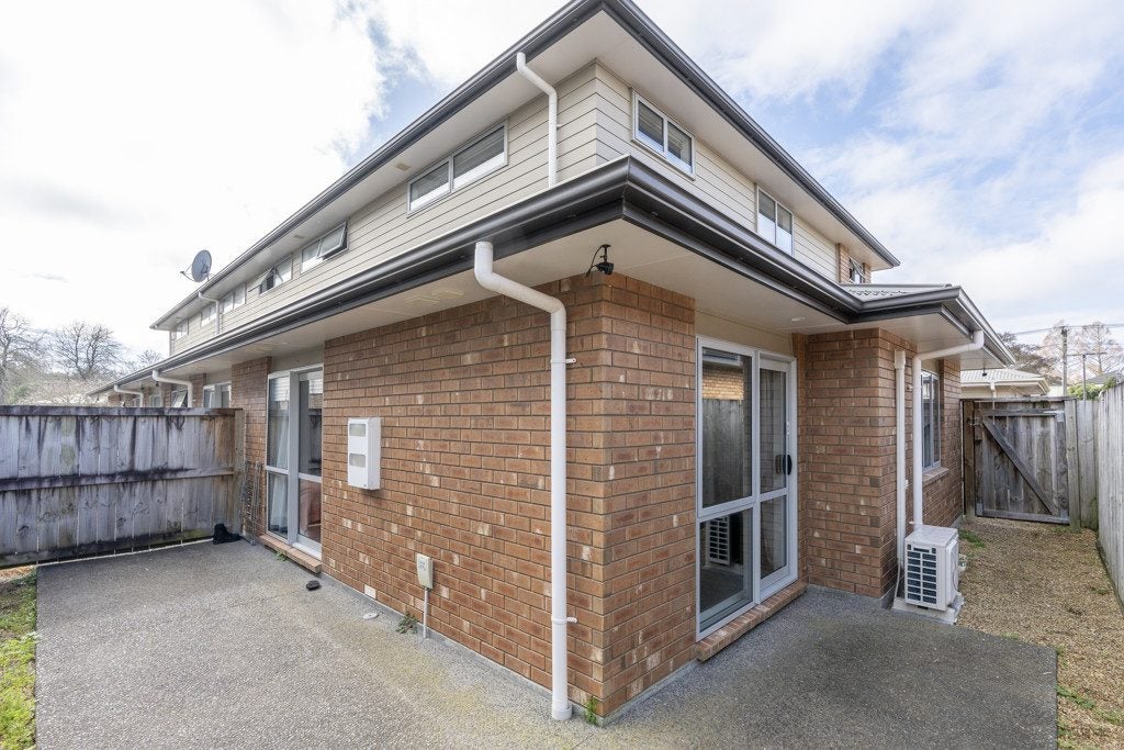 4/9 Greensboro Street, Hamilton East, Hamilton - Carousel 1