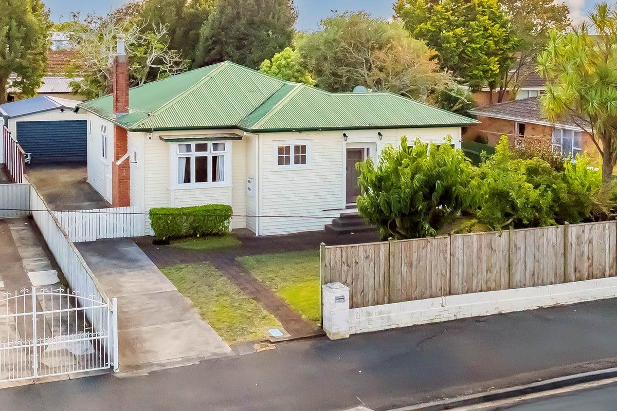222 St George Street, Papatoetoe, Auckland - Carousel 2