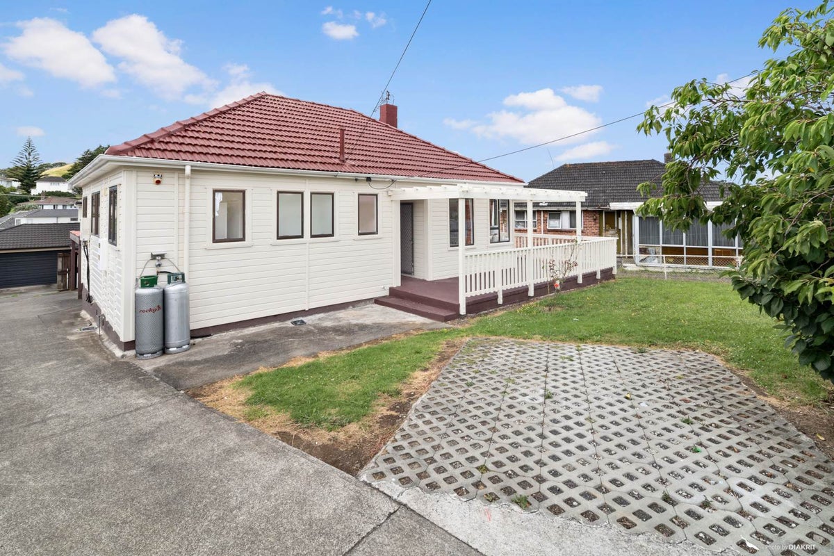 31 Freeland Avenue, Mount Roskill, Auckland - Carousel 1