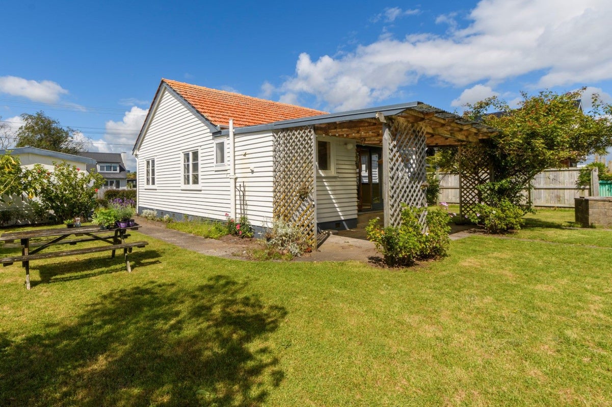 15 Ngatai Road, Otumoetai, Tauranga - Carousel 2
