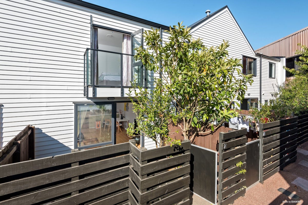 21/955 Mount Eden Road, Three Kings, Auckland - Carousel 2