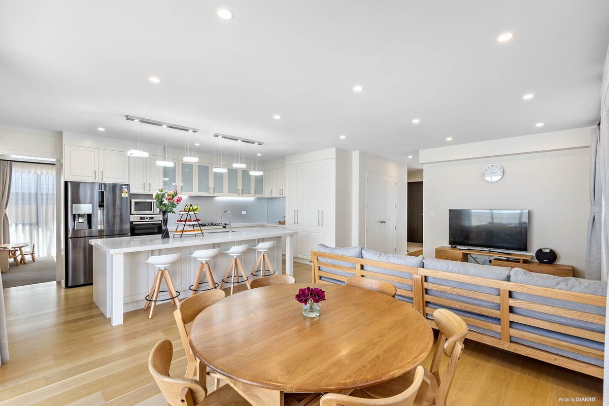 21 Bight Road, Long Bay, Auckland - Carousel 2
