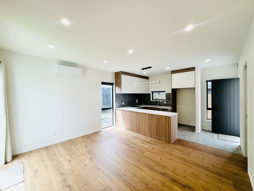 12 McQuarrie Avenue, Wattle Downs, Auckland - Carousel 2