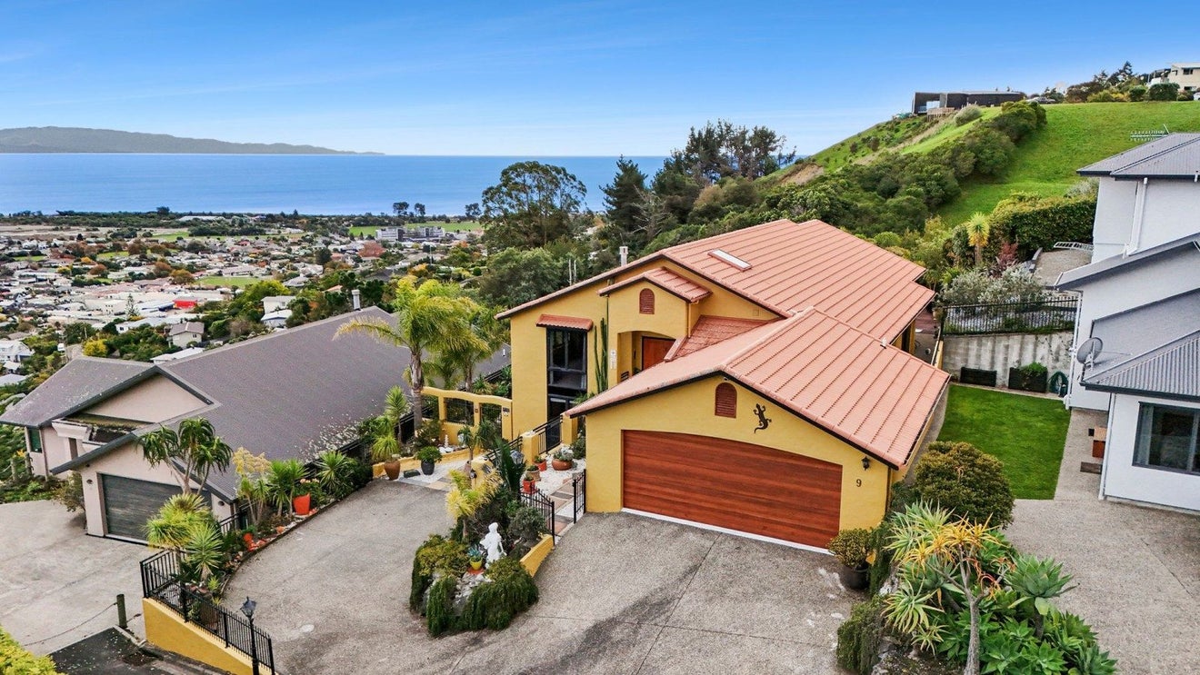 9 Zeehaen Place, Britannia Heights, Nelson - Carousel 1