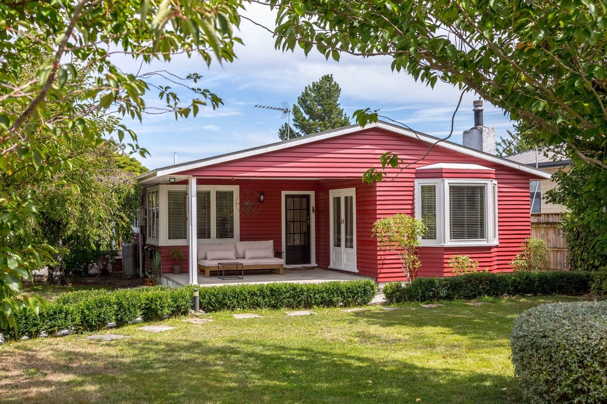 144 Fitzherbert Street, Featherston - Carousel 1