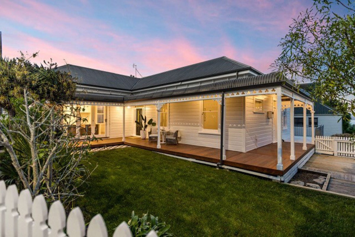 27 Napier Terrace, Hospital Hill, Napier - Carousel 1
