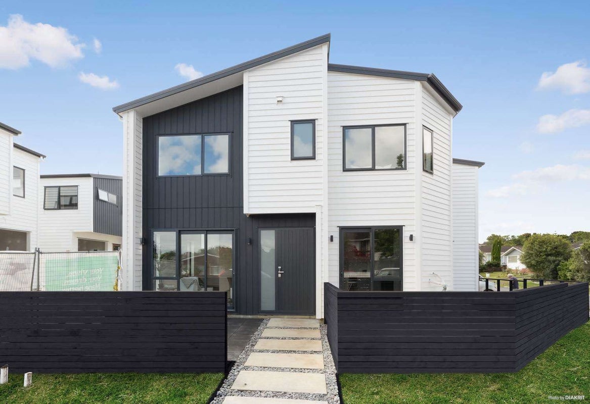17E Stanniland Street, Sunnyhills, Auckland - Carousel 1