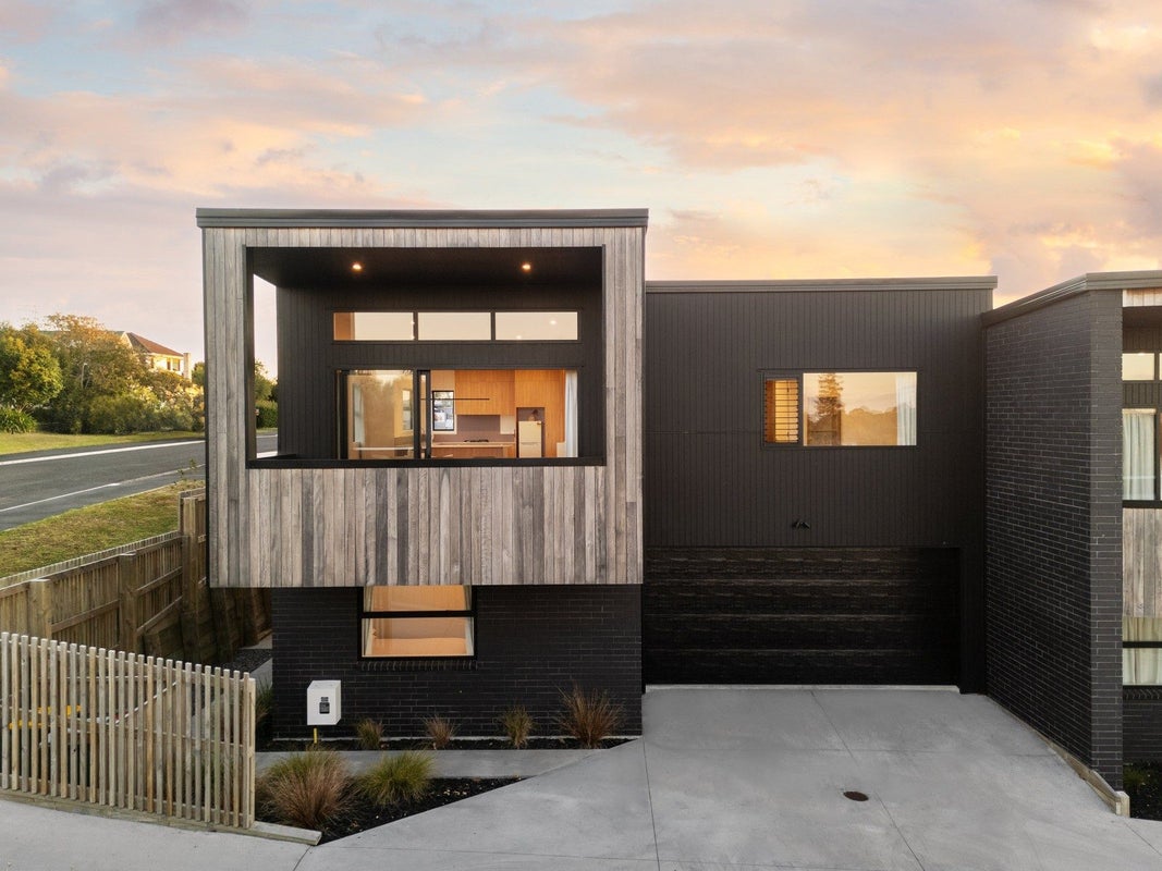 1/7 Tarbett Road, Hillcrest, Hamilton - Carousel 1
