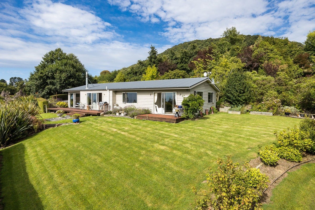 13 McMaster Road, Saddle Hill, Dunedin - Carousel 2
