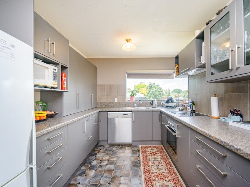 31 Dalwood Grove, Highbury, Palmerston North - Carousel 2
