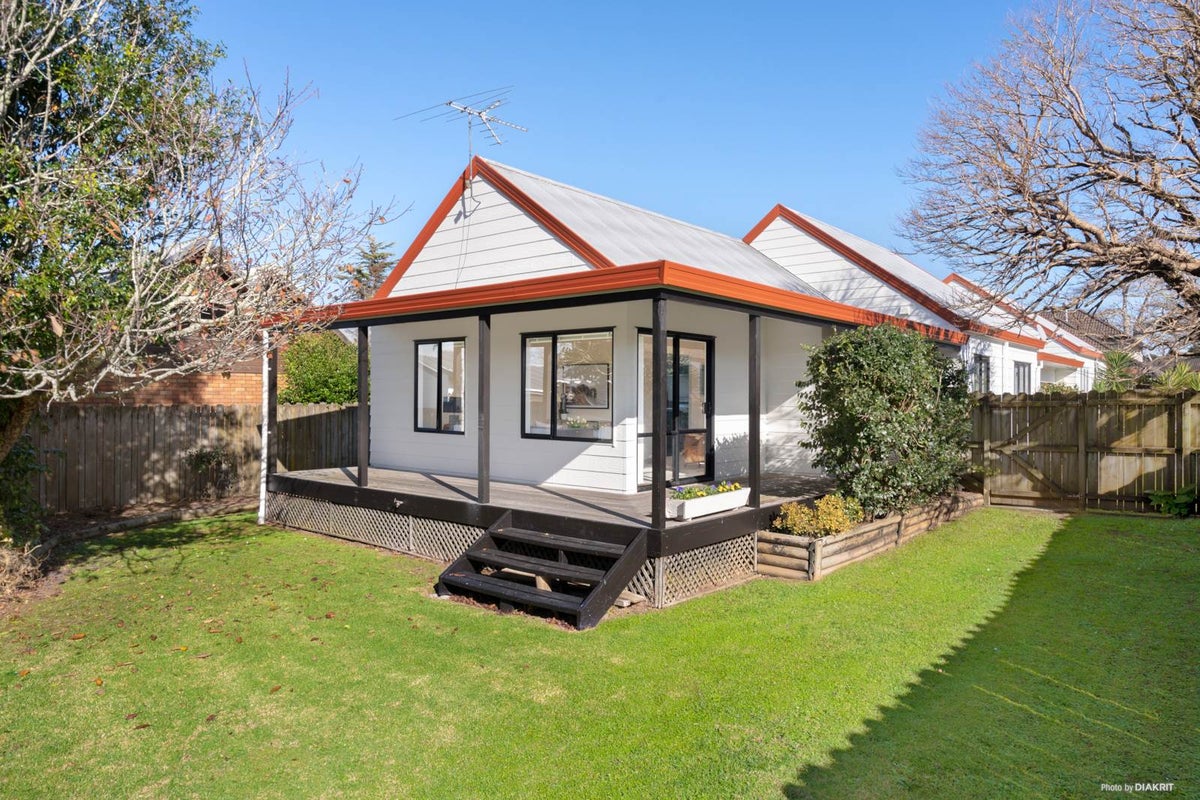 4/44 Darren Crescent, Half Moon Bay, Auckland - Carousel 1