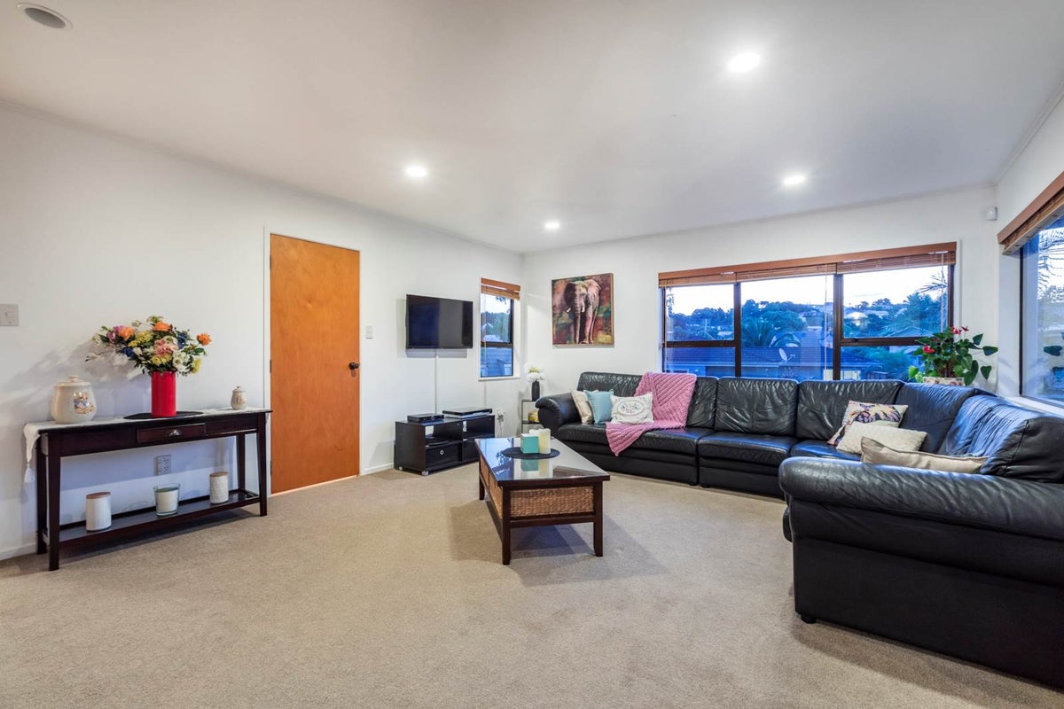 1/17 Tetrarch Place, Totara Vale, Auckland - Carousel 1
