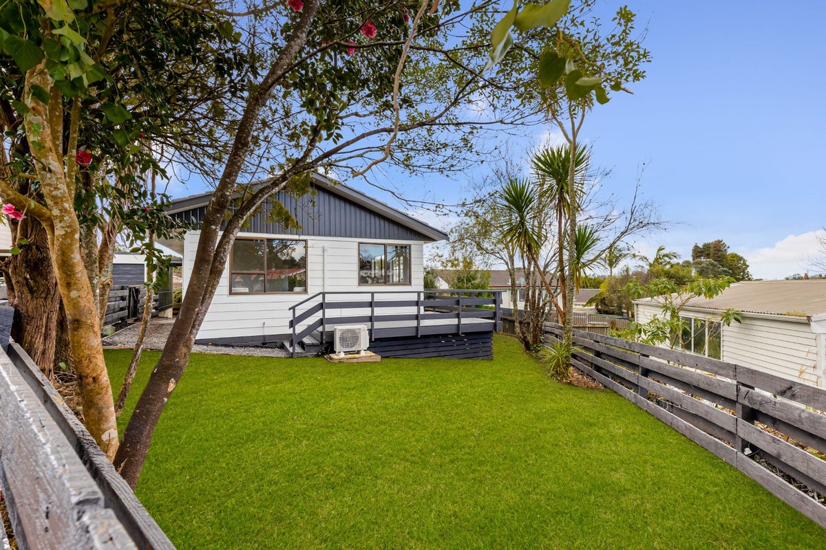 1/9 Hydra Place, Glen Eden, Auckland - Carousel 2
