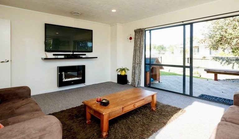 96 Hillcrest Drive, Kelvin Grove, Palmerston North - Carousel 2