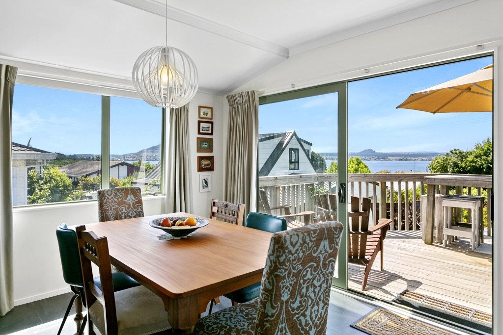 6 Kinder Street, Acacia Bay, Taupo - Carousel 1