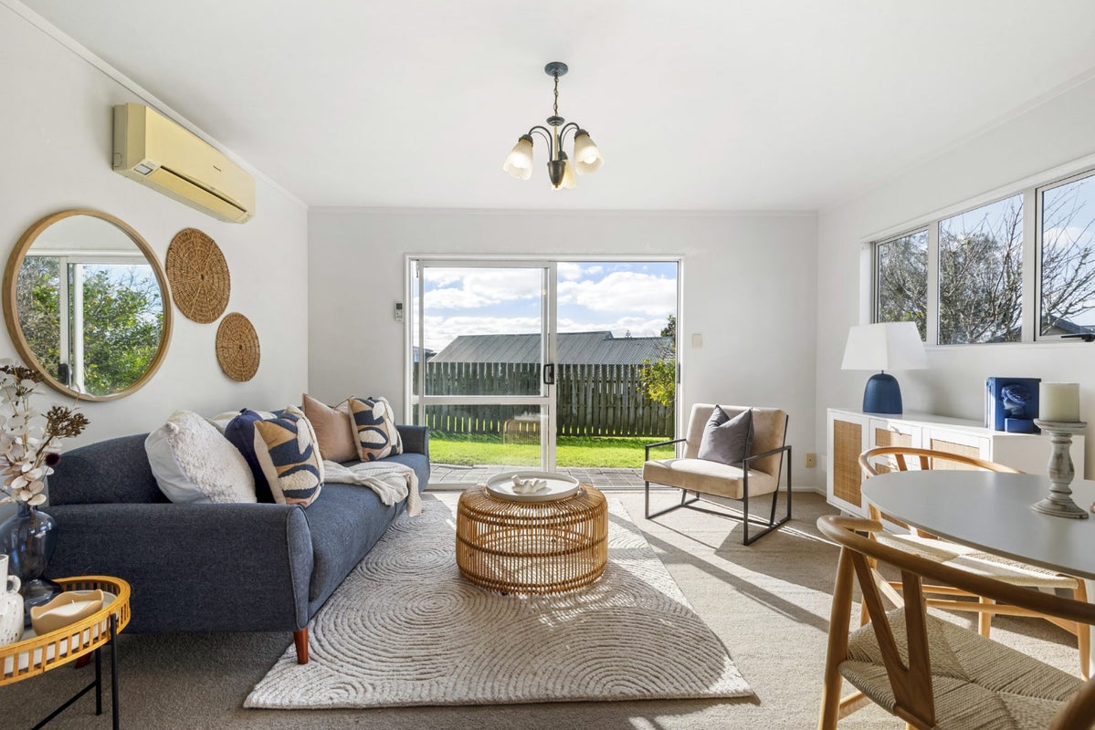 8A Fordham Street, Beach Haven, Auckland - Carousel 2
