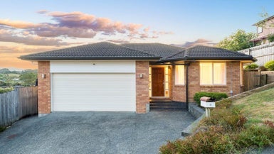 8 Waltham Street, Henderson, Auckland - Carousel 1