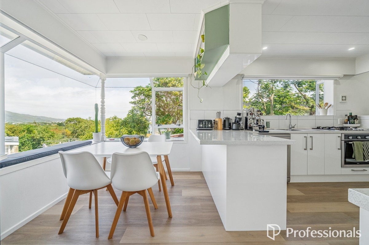 10 Major Drive, Kelson, Lower Hutt - Carousel 2
