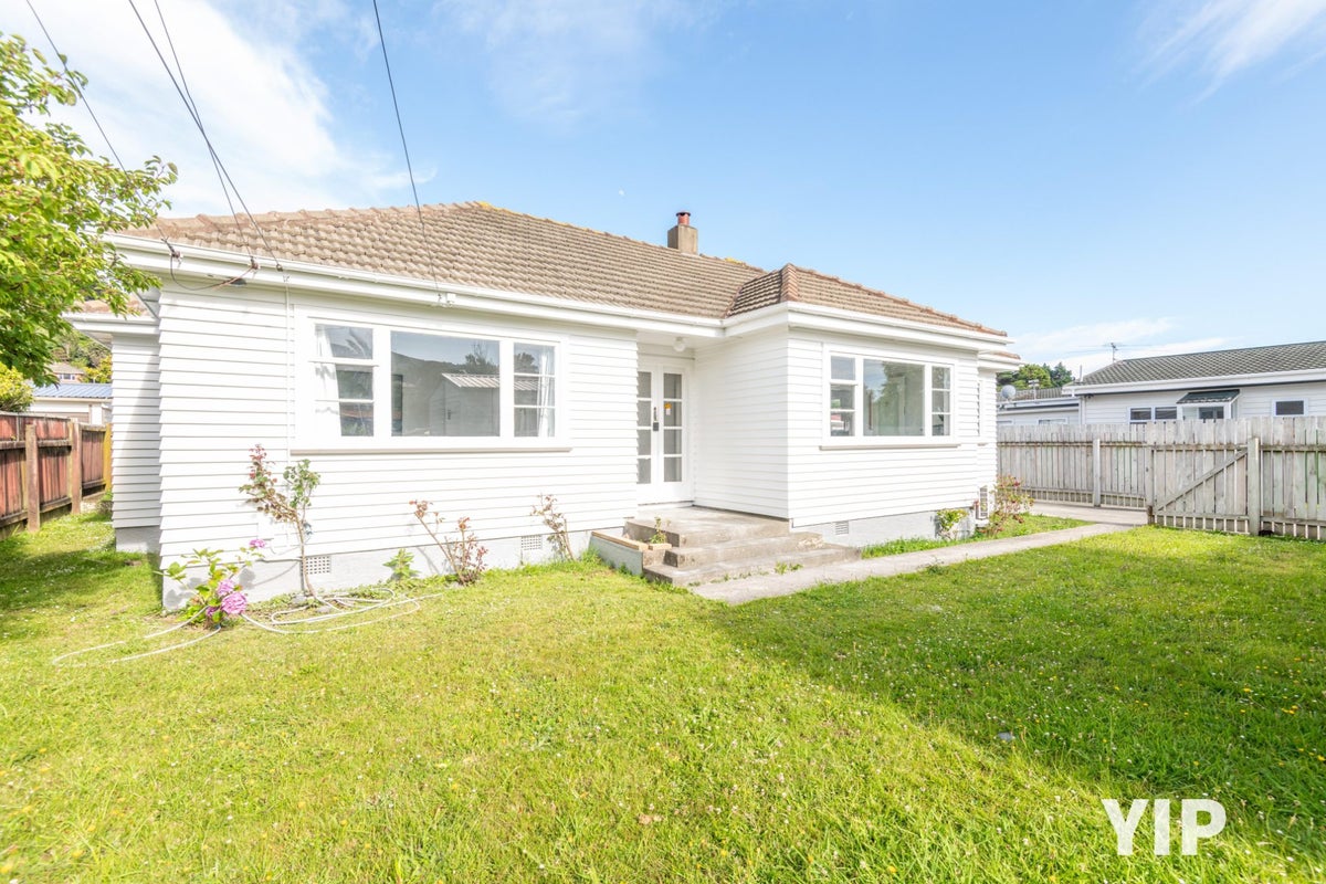 33 Findlay Street, Tawa, Wellington - Carousel 2