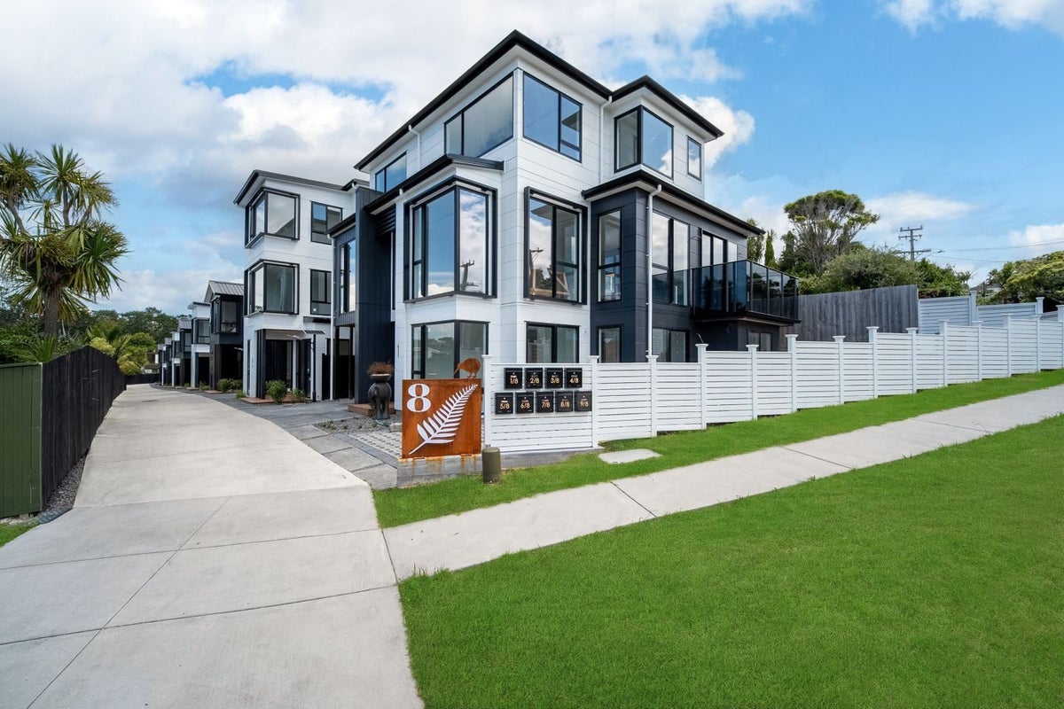 1/8 Park Rise, Campbells Bay, Auckland - Carousel 1
