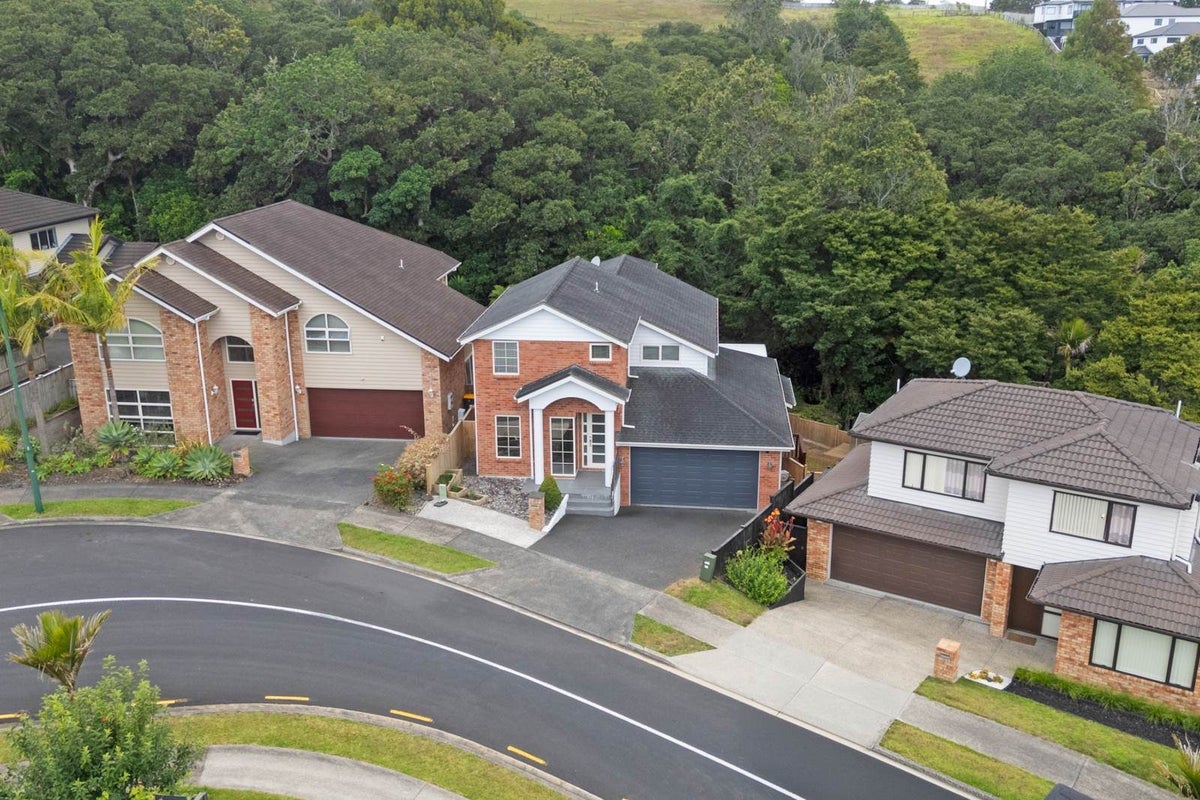 17 Lucca Crescent, Flat Bush, Auckland - Carousel 2