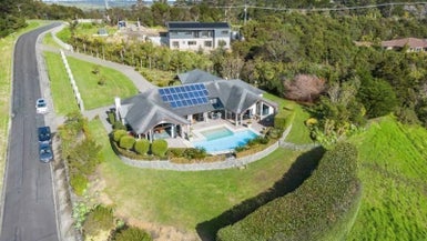 1 Myra G Place, Stanmore Bay, Whangaparaoa - Carousel 1