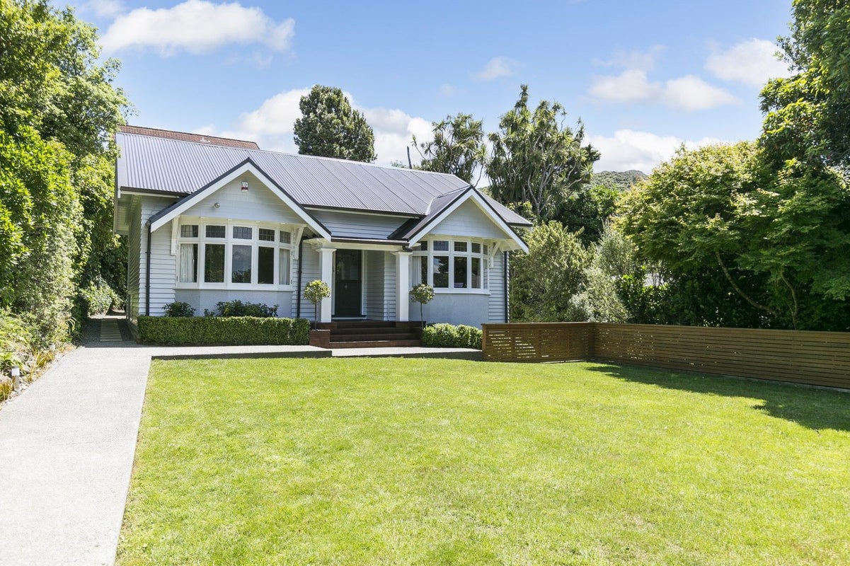 32 Rothsay Road, Ngaio, Wellington - Carousel 1