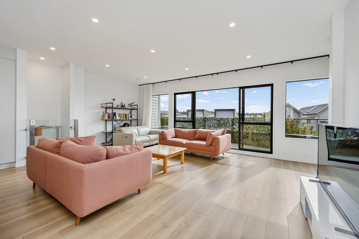 6 Moki Place, Long Bay, Auckland - Carousel 2