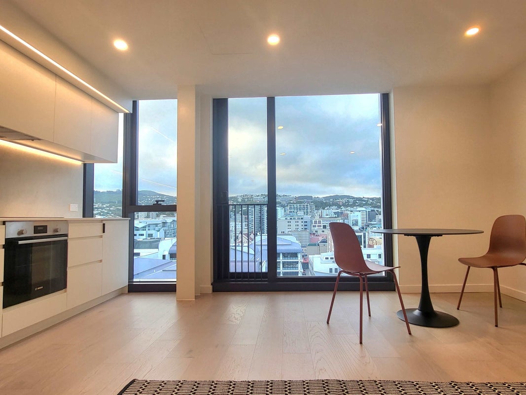 1014/10 Alpha Street, Te Aro, Wellington - Carousel 1
