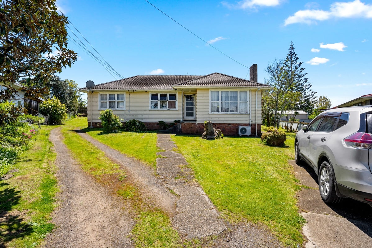 12 Derrett Place, Mangere Bridge, Auckland - Carousel 1