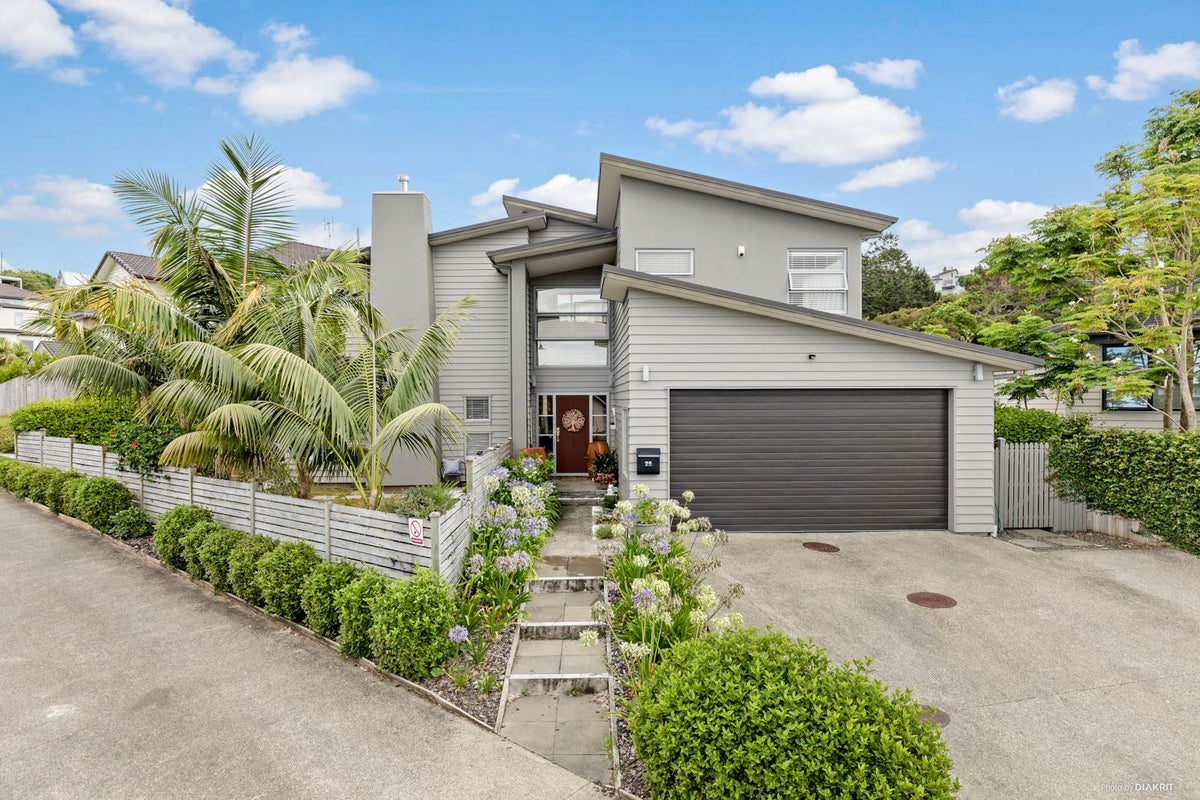 25 Borneo Drive, Fairview Heights, Auckland - Carousel 1