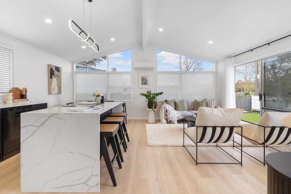1/2 Barron Drive, Green Bay, Auckland - Carousel 2