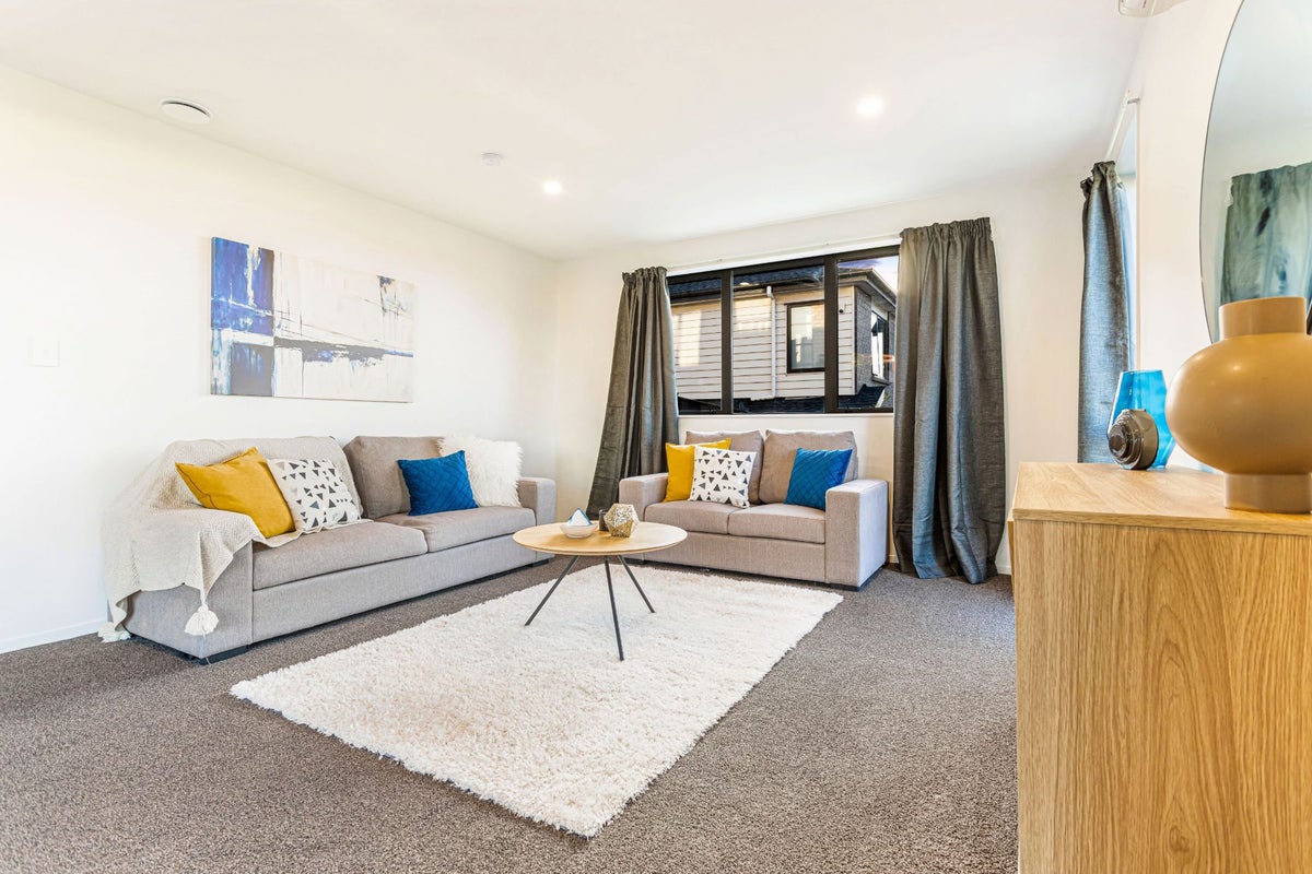 16 Eric Gifford Drive, Ranui, Auckland - Carousel 2