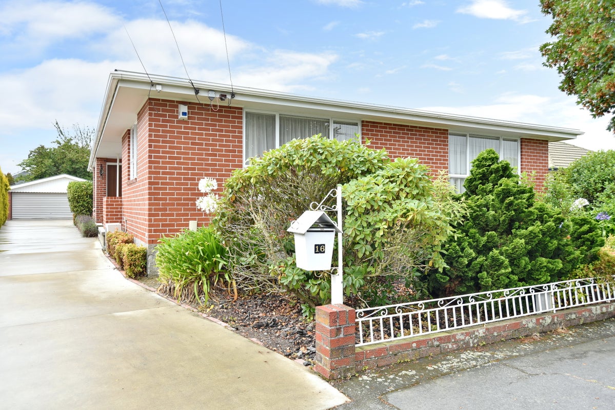 16 Sandringham Place, Bryndwr, Christchurch - Carousel 1