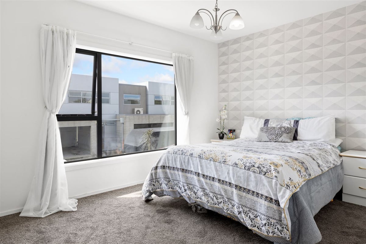 2/306 Stanmore Road, Richmond, Christchurch - Carousel 1