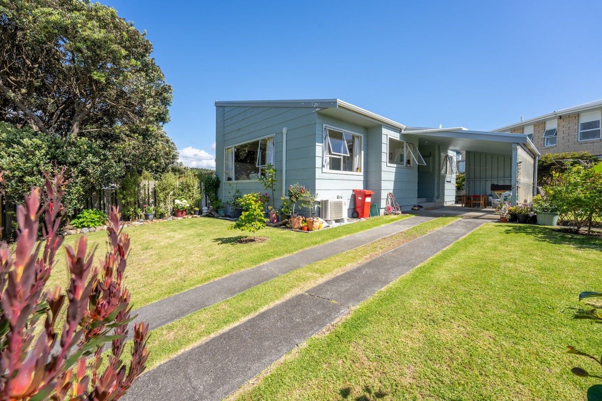 8A Simcox Street, Otaki Beach, Otaki - Carousel 1