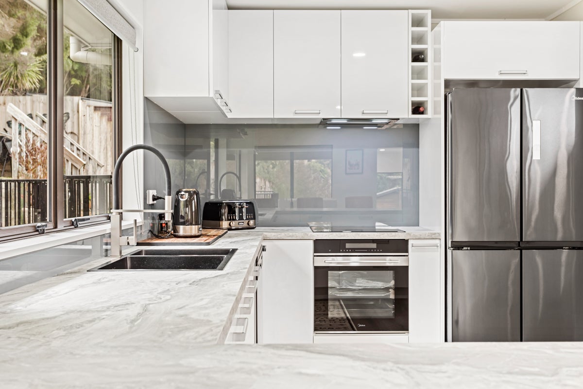9 Dee Place, Torbay, Auckland - Carousel 1