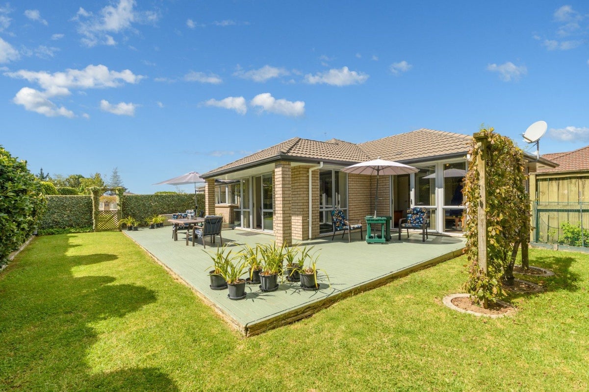 3 Kirtle Close, Pyes Pa, Tauranga - Carousel 1