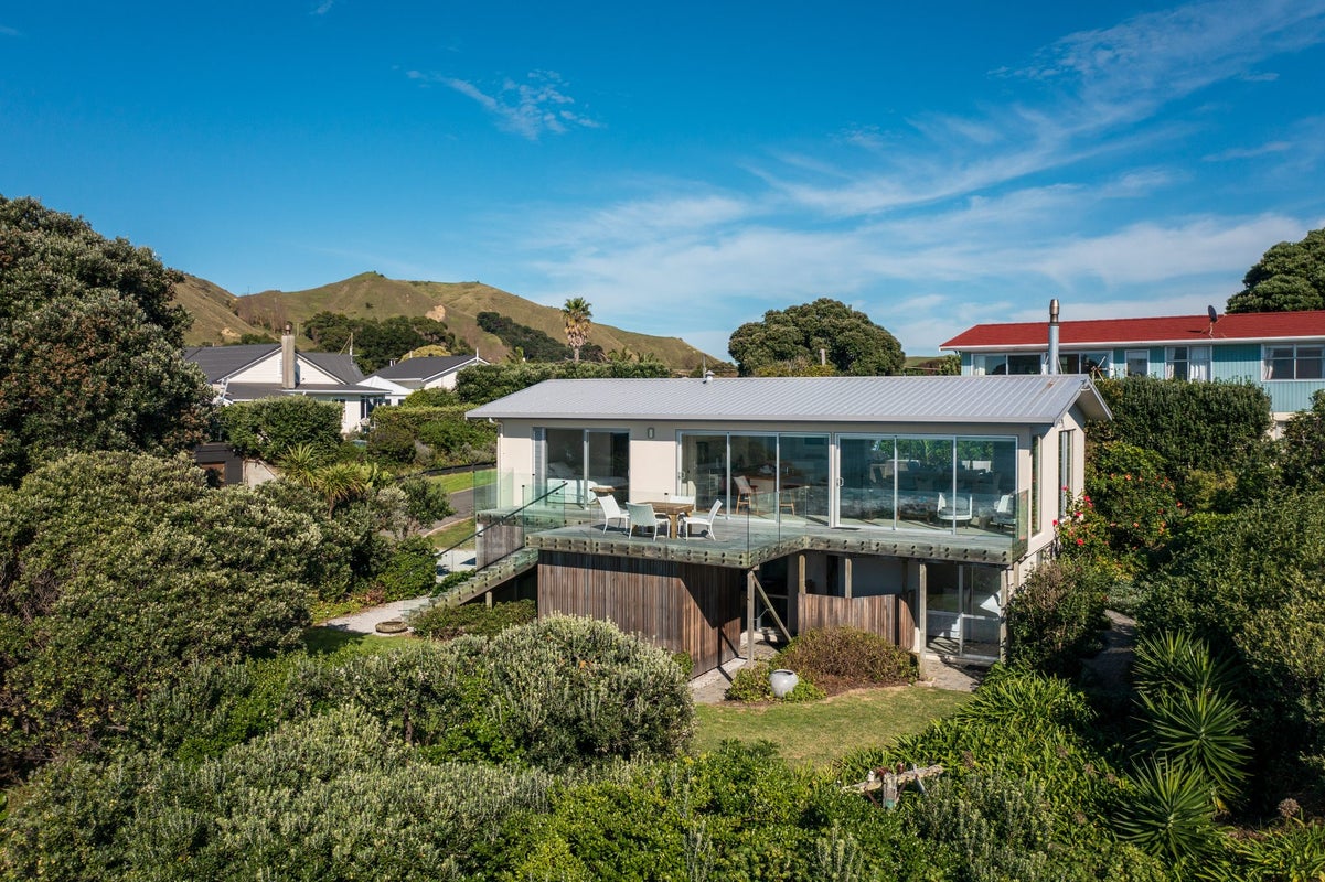 1 Lloyd George Road, Wainui, Gisborne - Carousel 1