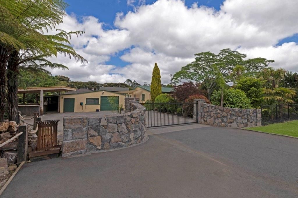 20 Sherrybrooke Place, Sunnyvale, Auckland - Carousel 1