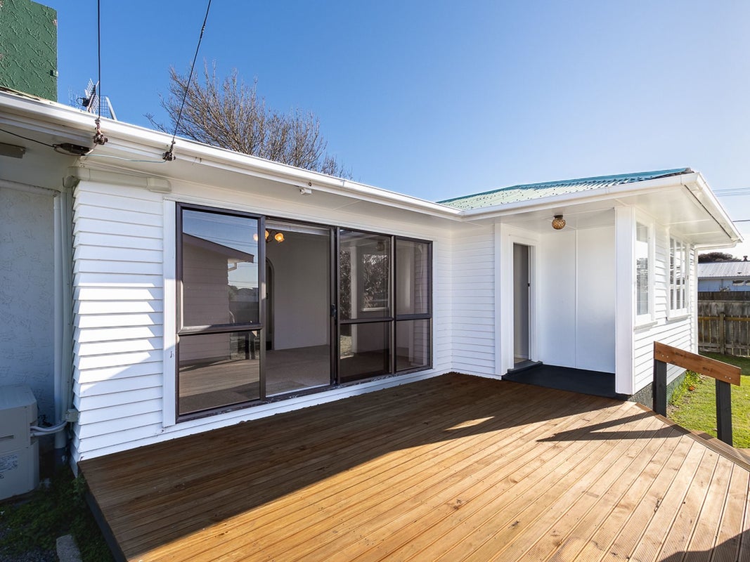 42 Donovan Road, Paraparaumu Beach, Paraparaumu - Carousel 1