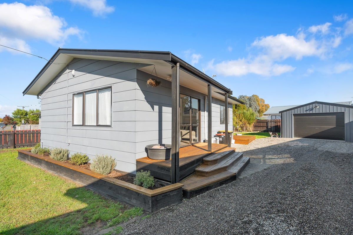12 Solway Crescent, Solway, Masterton - Carousel 1