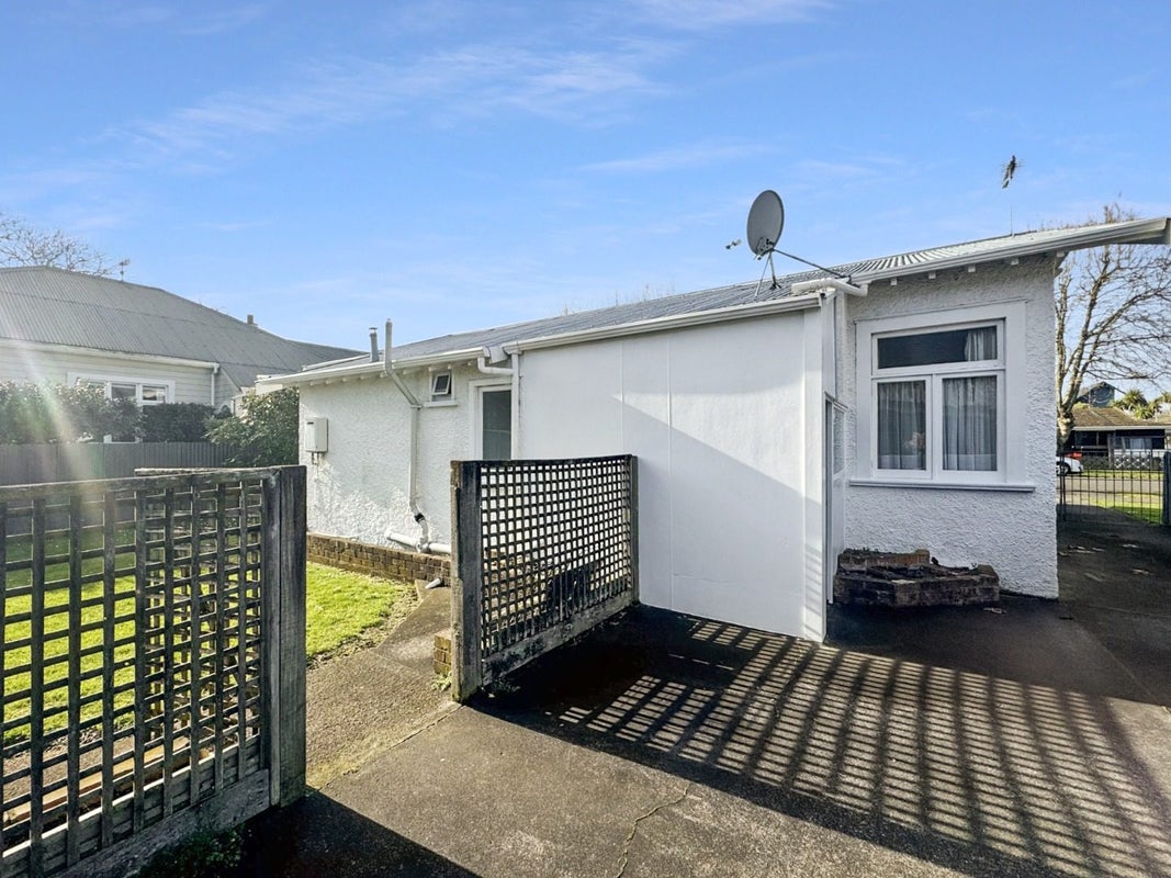 1 Parkes Avenue, Saint Johns Hill, Whanganui - Carousel 18