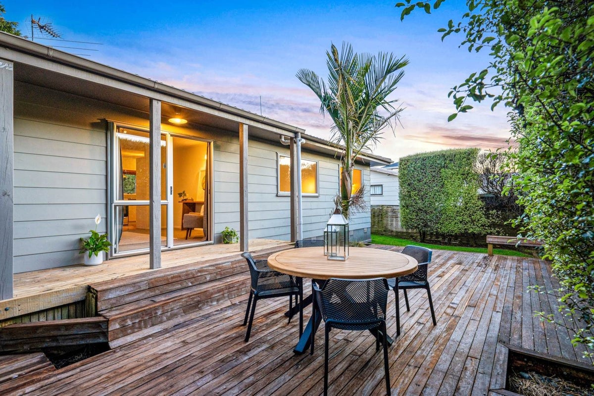2/56 Waipani Road, Te Atatu Peninsula, Auckland - Carousel 2