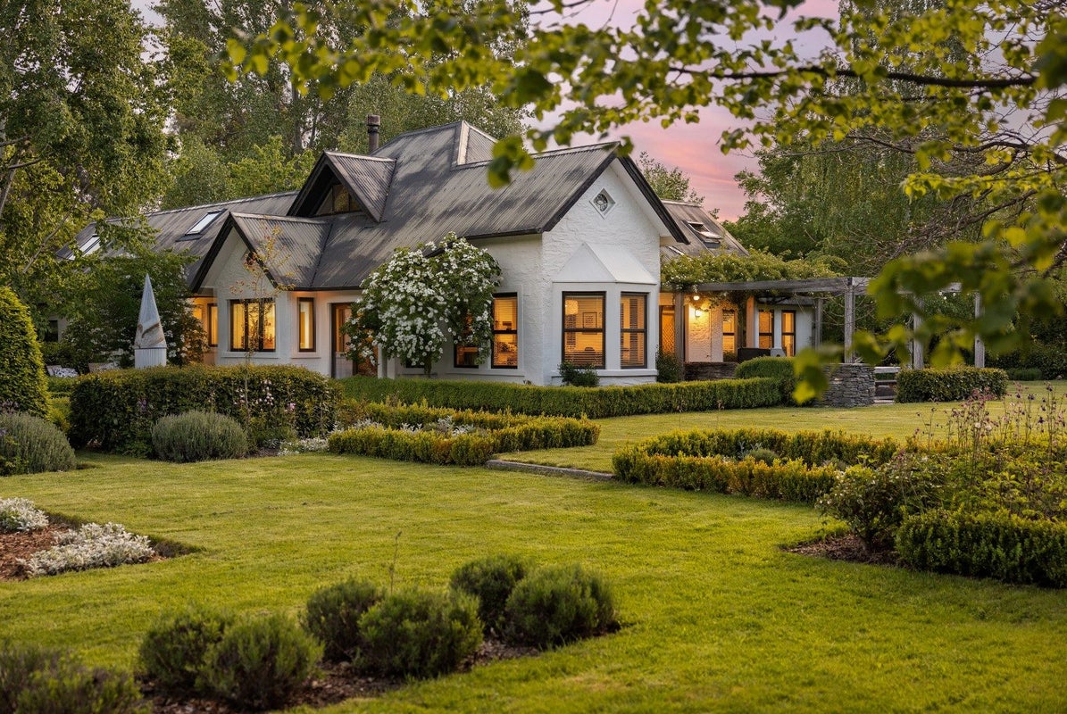 572A Speargrass Flat Road, Lake Hayes, Queenstown - Carousel 1