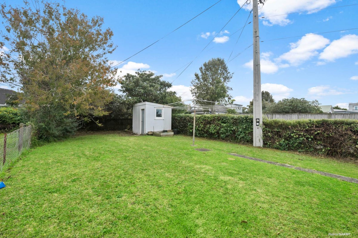 21 Fairfax Avenue, Northcote, Auckland - Carousel 2