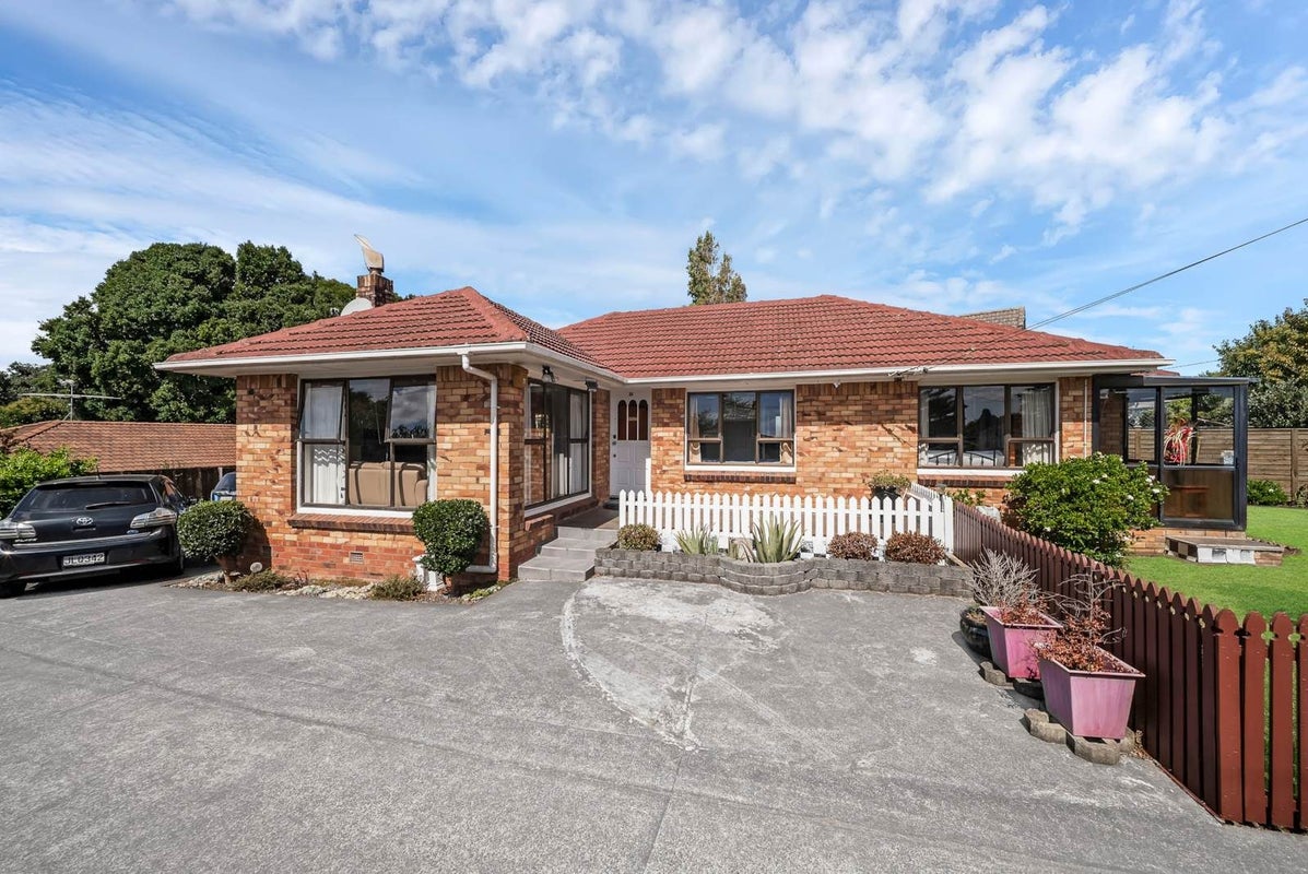 23 Cornwall Road, Papatoetoe, Auckland - Carousel 1